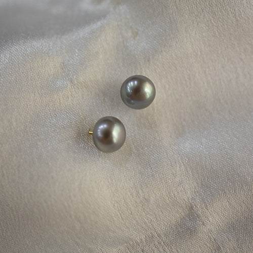 Ashen Lumière Studs